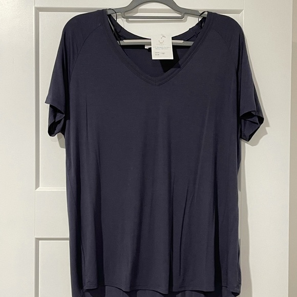 NWT Boutique Tee - Picture 2 of 2
